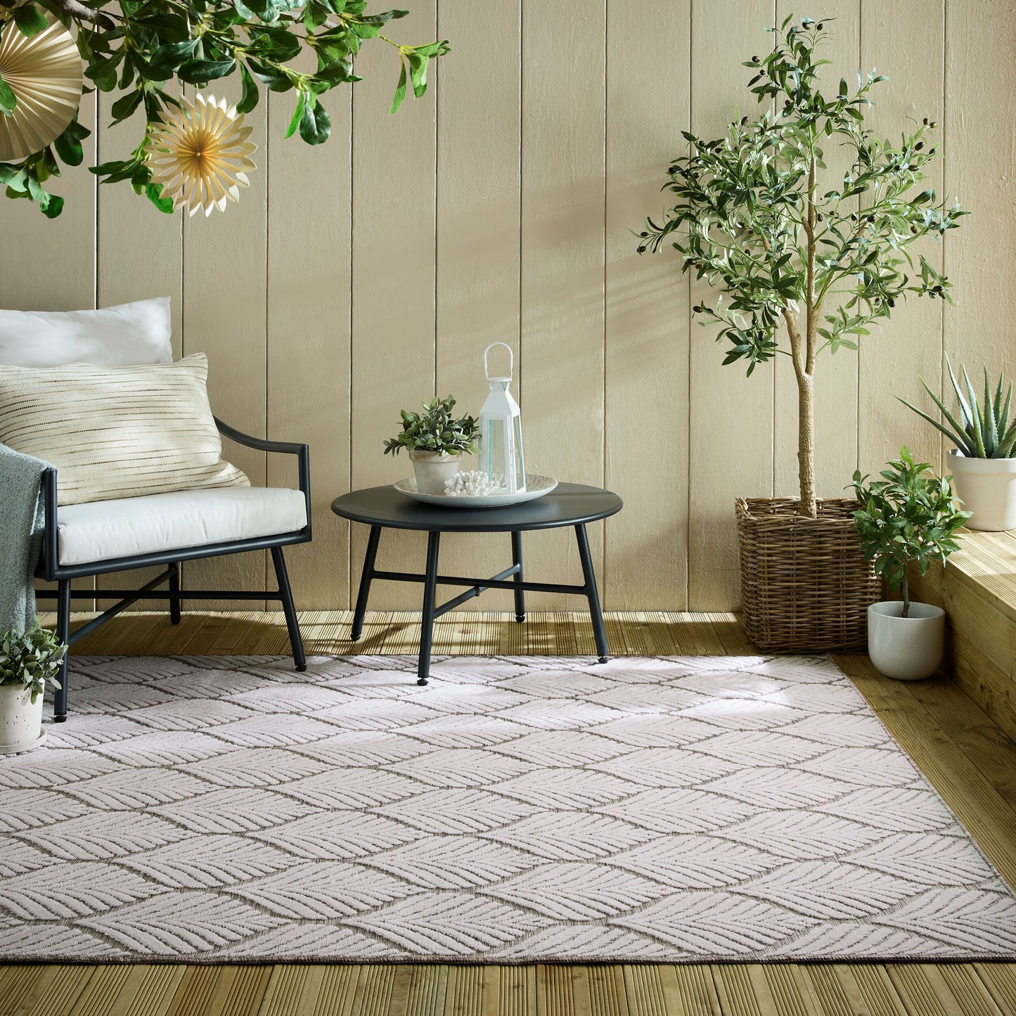 ELM LEAF OUTDOOR